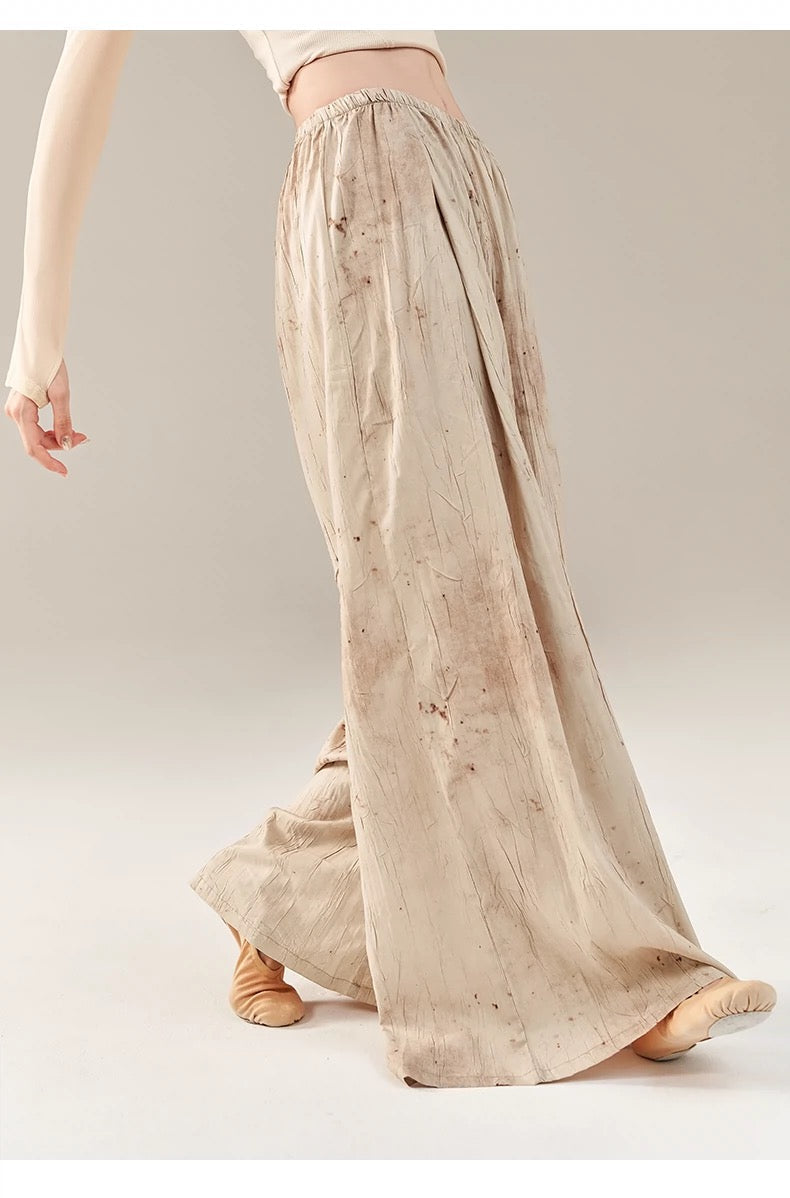 "Apricot-colored trousers, classical dance attire, everyday wear."