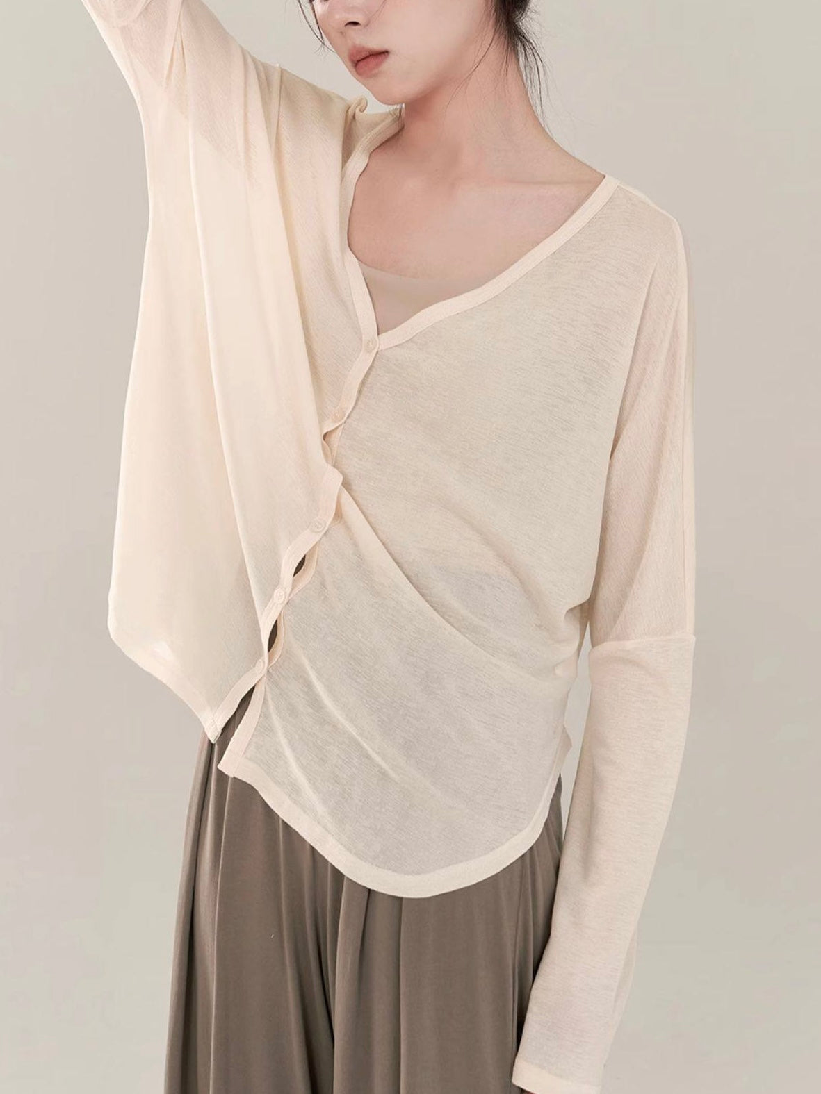 Loose-Fitting Long-Sleeved Blouse