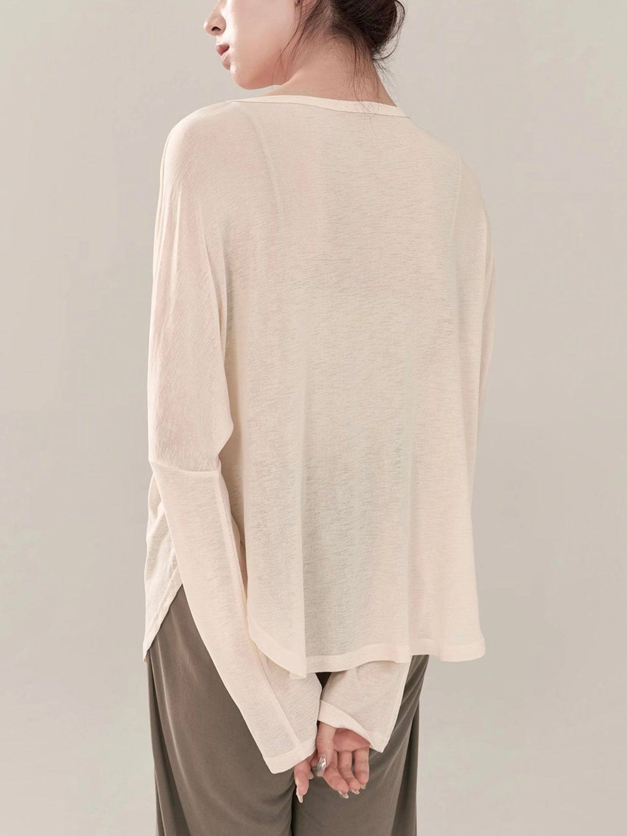 Loose-Fitting Long-Sleeved Blouse