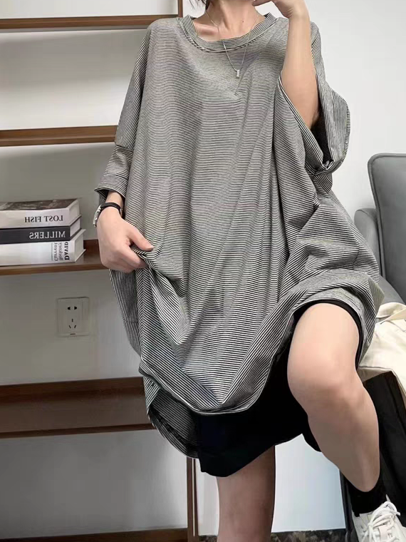 Loose-fitting oversized drop-shoulder soft T-shirt