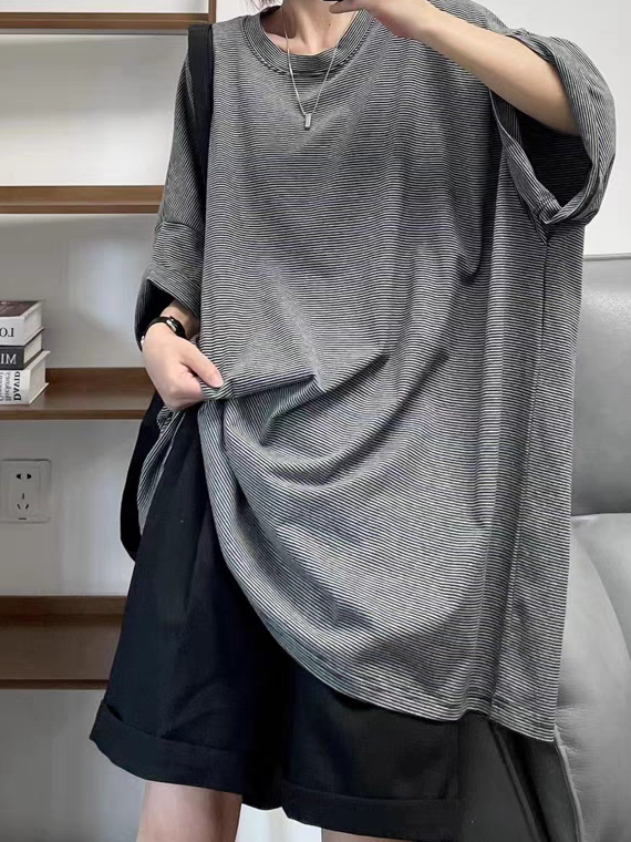 Loose-fitting oversized drop-shoulder soft T-shirt