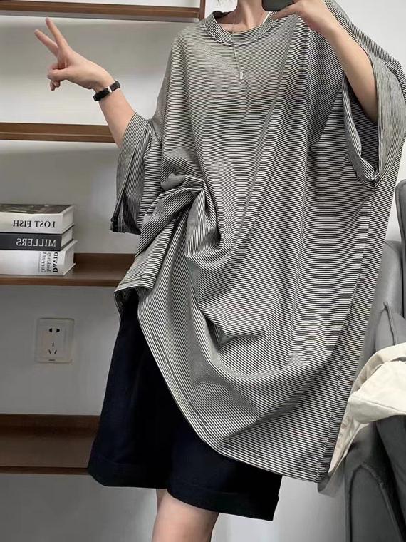Loose-fitting oversized drop-shoulder soft T-shirt