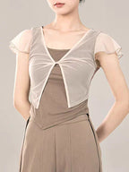 Classical short-sleeved flowing modern dance attire.