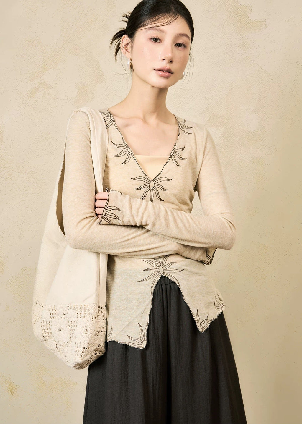 V-neck Embroidered Slim-fit Classic Long-sleeved Top