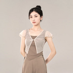 Classical short-sleeved flowing modern dance attire.
