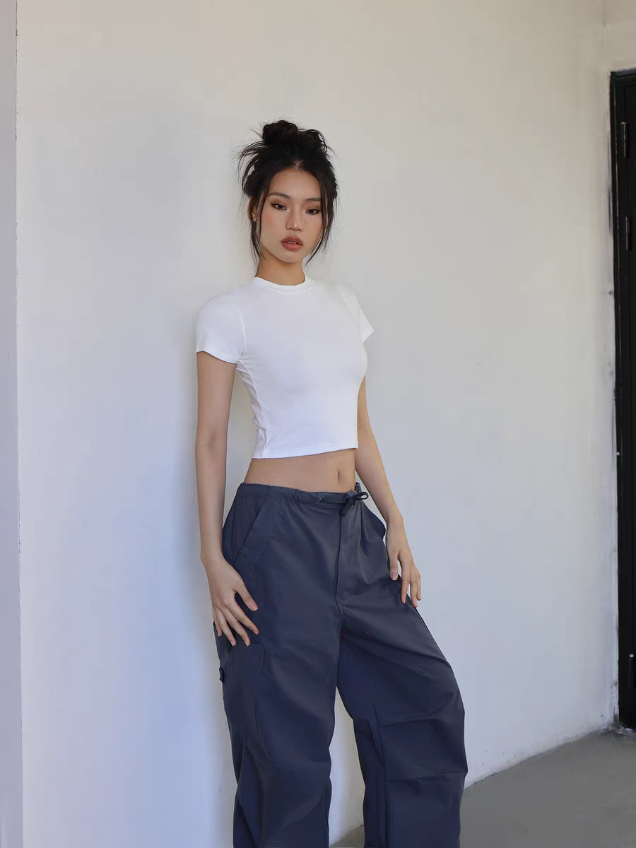 Round neck thin solid color slimming T-shirt