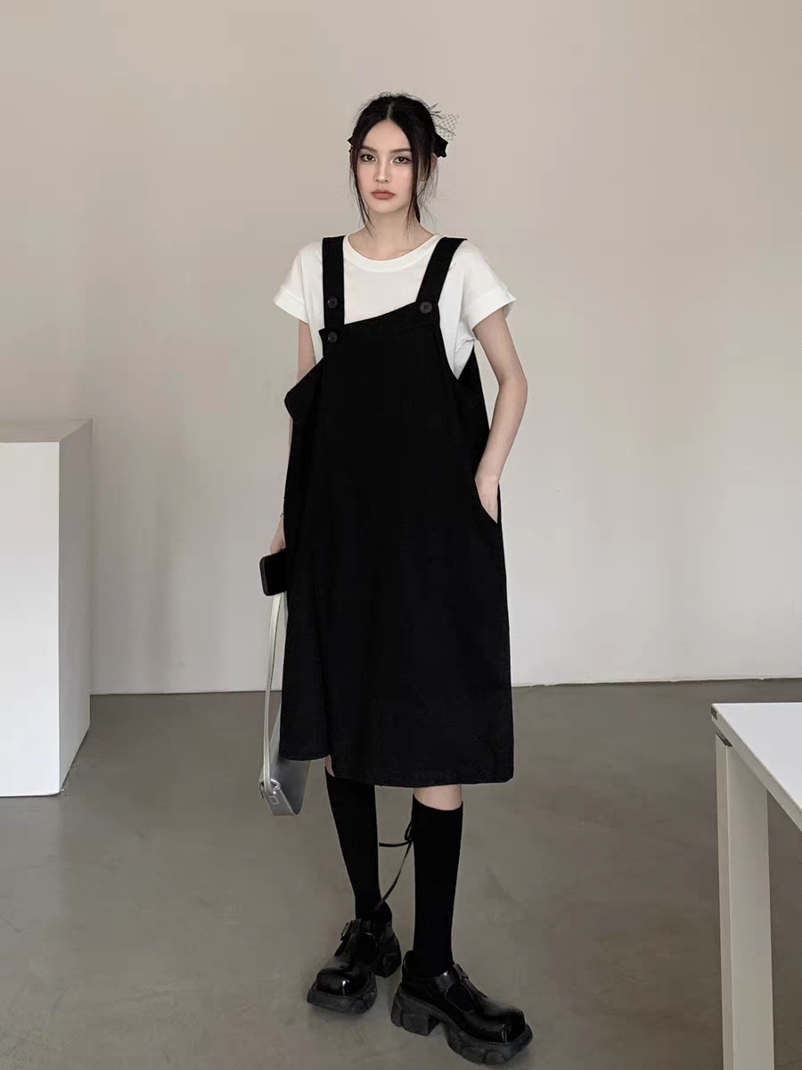 "Sunshine Companion" simple and versatile overalls