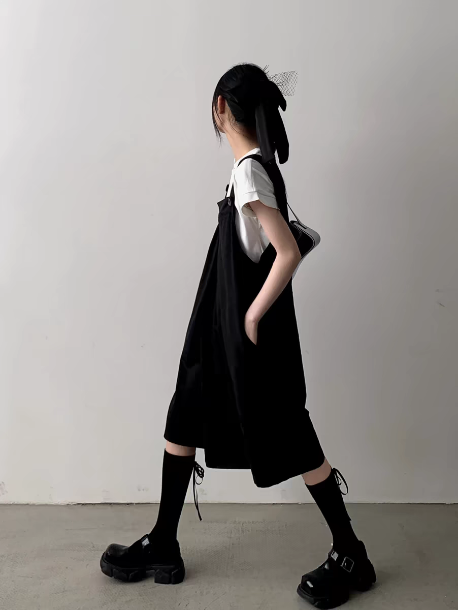 "Sunshine Companion" simple and versatile overalls