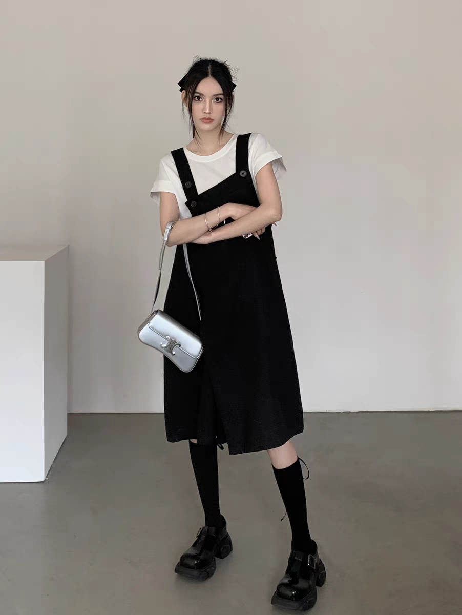 "Sunshine Companion" simple and versatile overalls