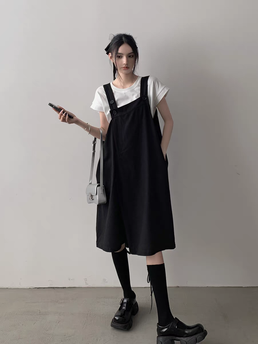 "Sunshine Companion" simple and versatile overalls