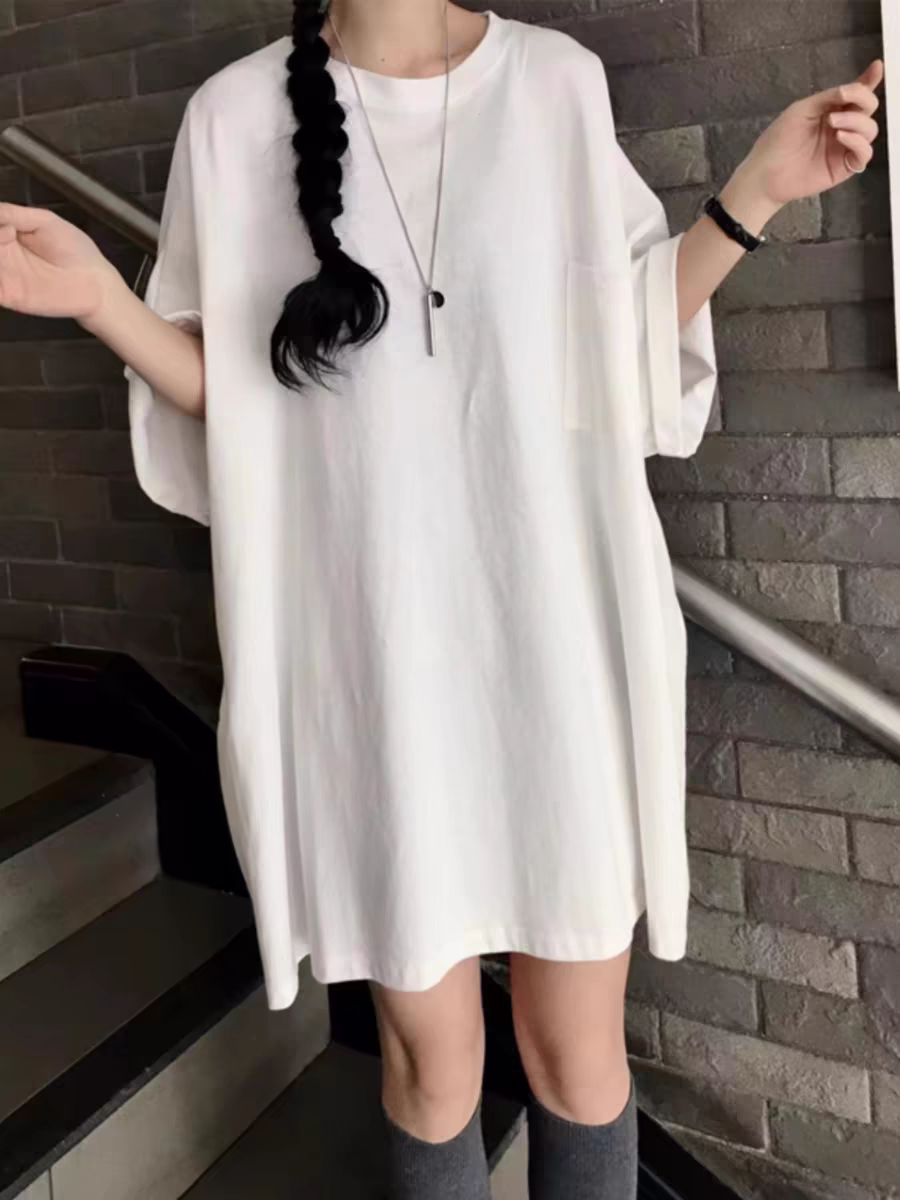 Over-sized round-necked half-sleeve T-shirt.