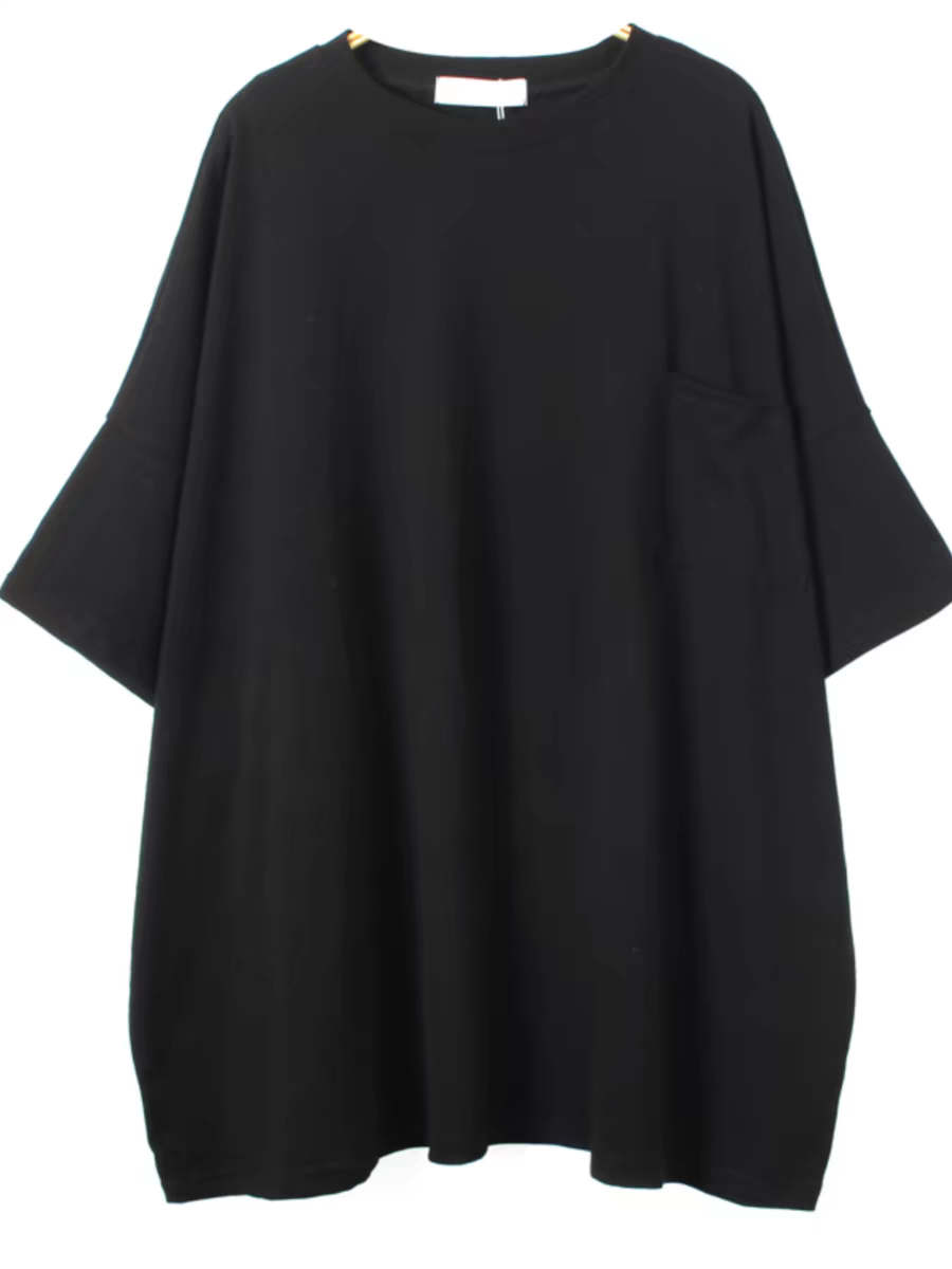 Over-sized round-necked half-sleeve T-shirt.