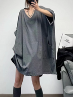 Casual and fashionable V-neck solid color T-shirt